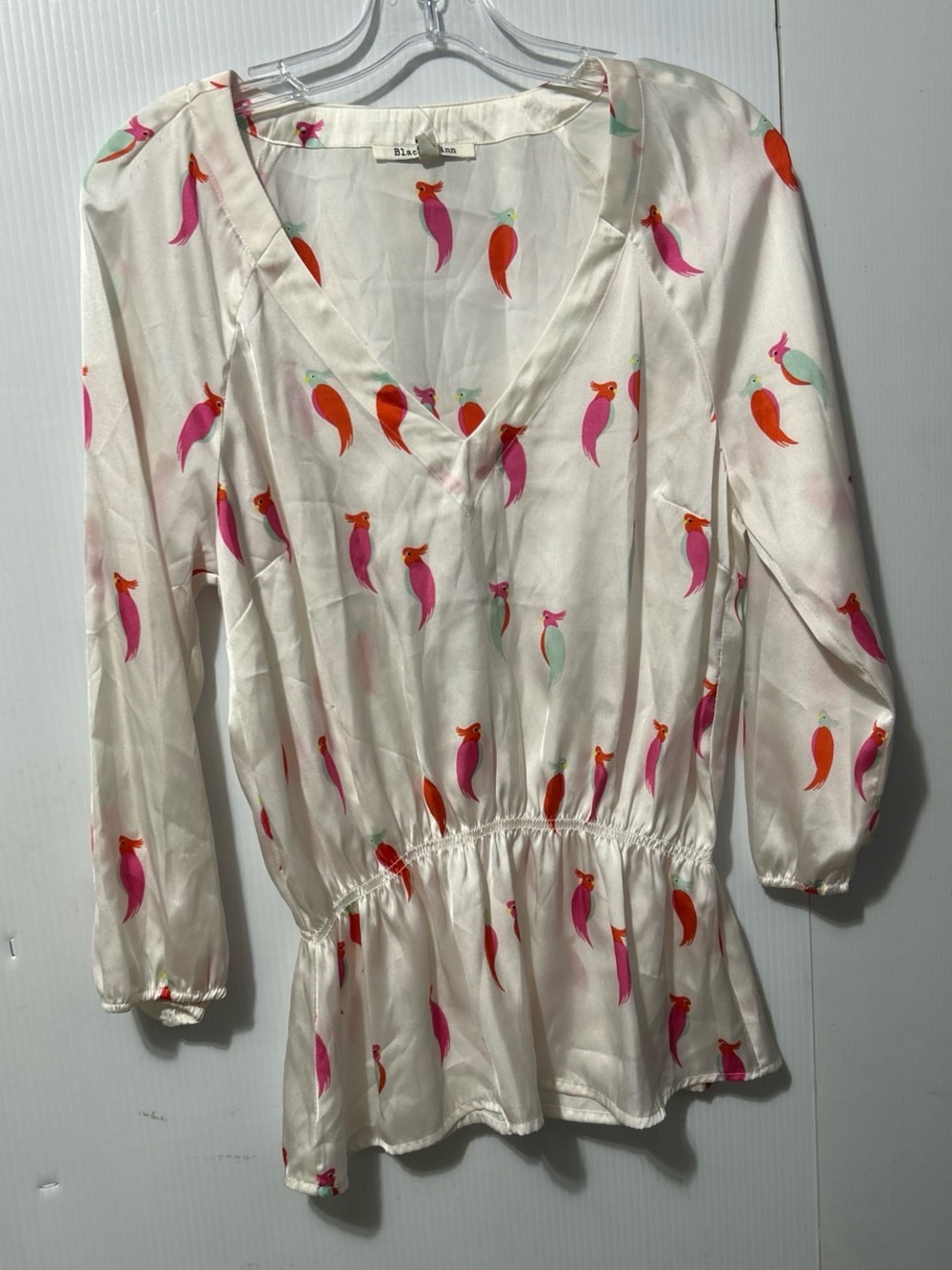 Black Rainn Cream V-Neck Parrot Print Peplum Blouse